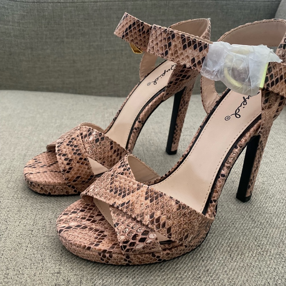 Qupid Pink Snakeprint Heeled Women’s Sandals✨